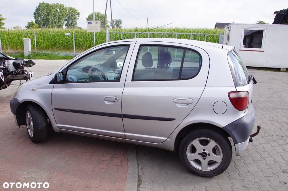 Auto na części - Toyota Yaris I 5D HB 1.0 VVTi 68 KM 1SZ-FE MTM 199 2001R Silnik Skrzynia Zderzak Maska Klapa Drzwi Szyba Klamka Deska Kokpit Sterownik Moduł Wyświetlacz - 6