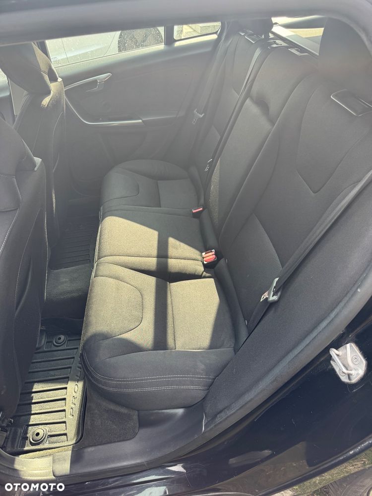 Volvo V60 D2 Momentum - 13