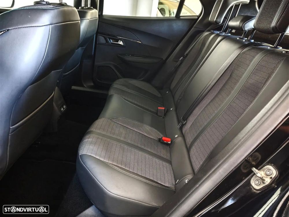 Peugeot 2008 PureTech 100 Allure - 24