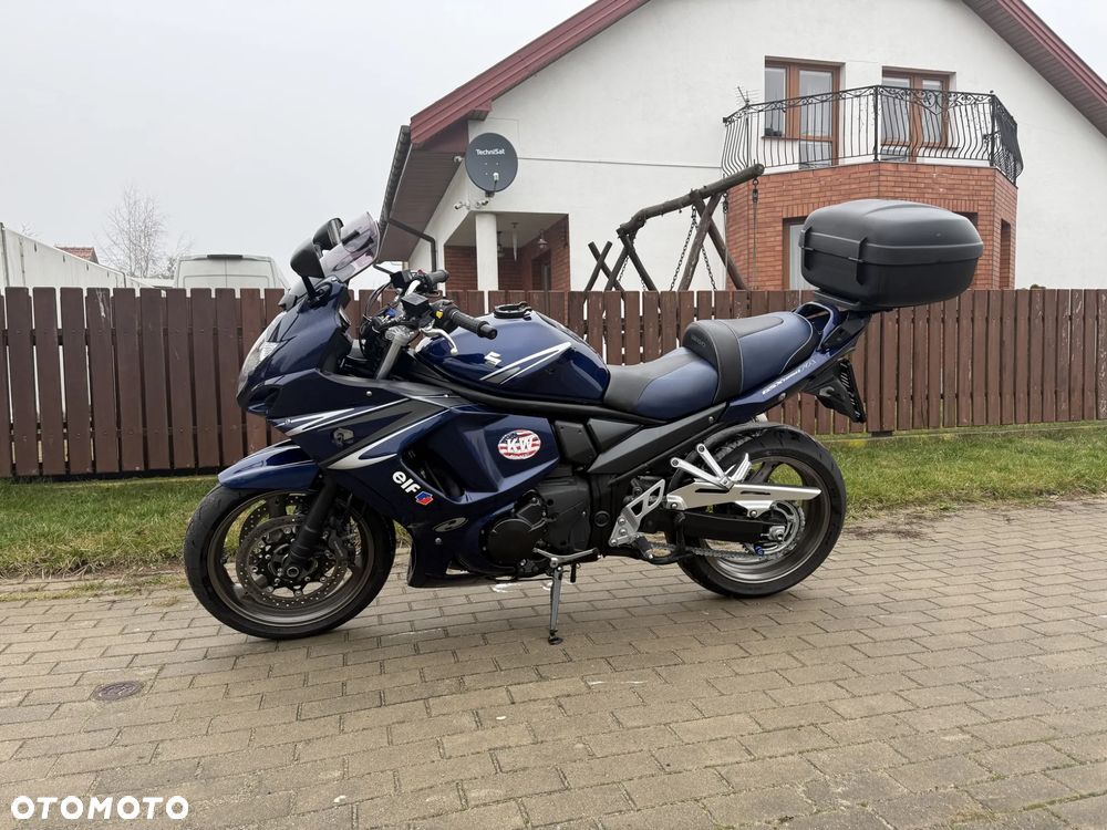 Suzuki GSX - 6