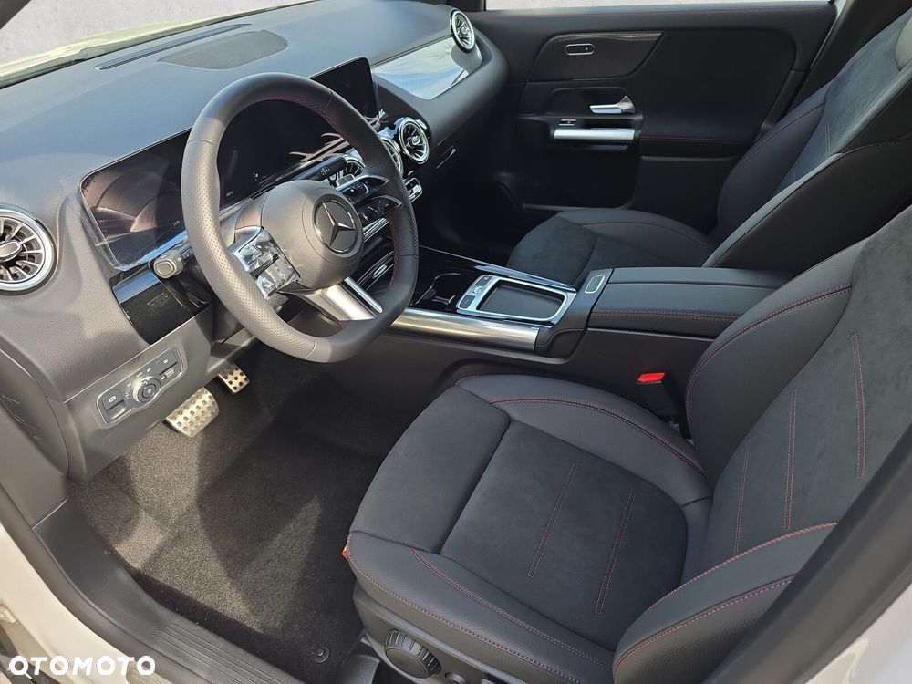 Mercedes-Benz GLA - 11