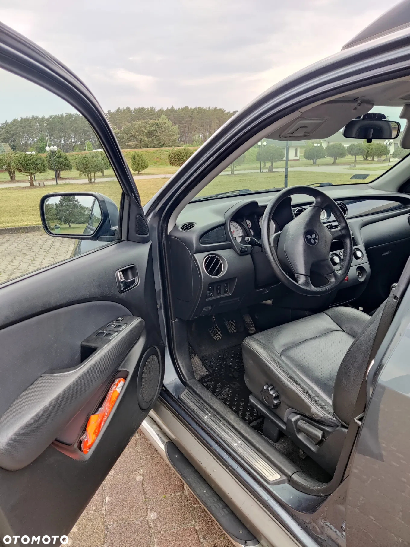 Mitsubishi Outlander - 12