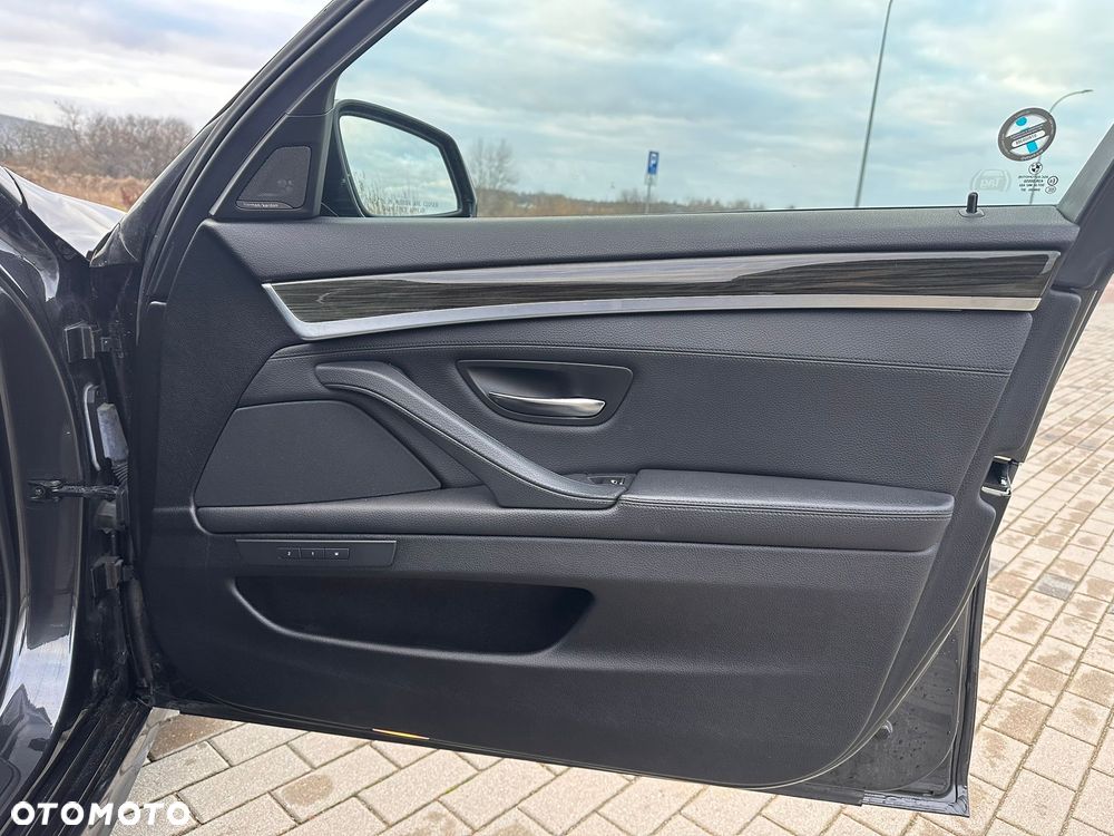 BMW Seria 5 535i xDrive Sport-Aut Modern Line - 12