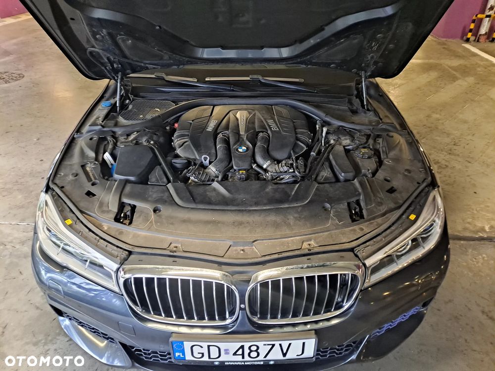 BMW Seria 7 750Li xDrive - 10