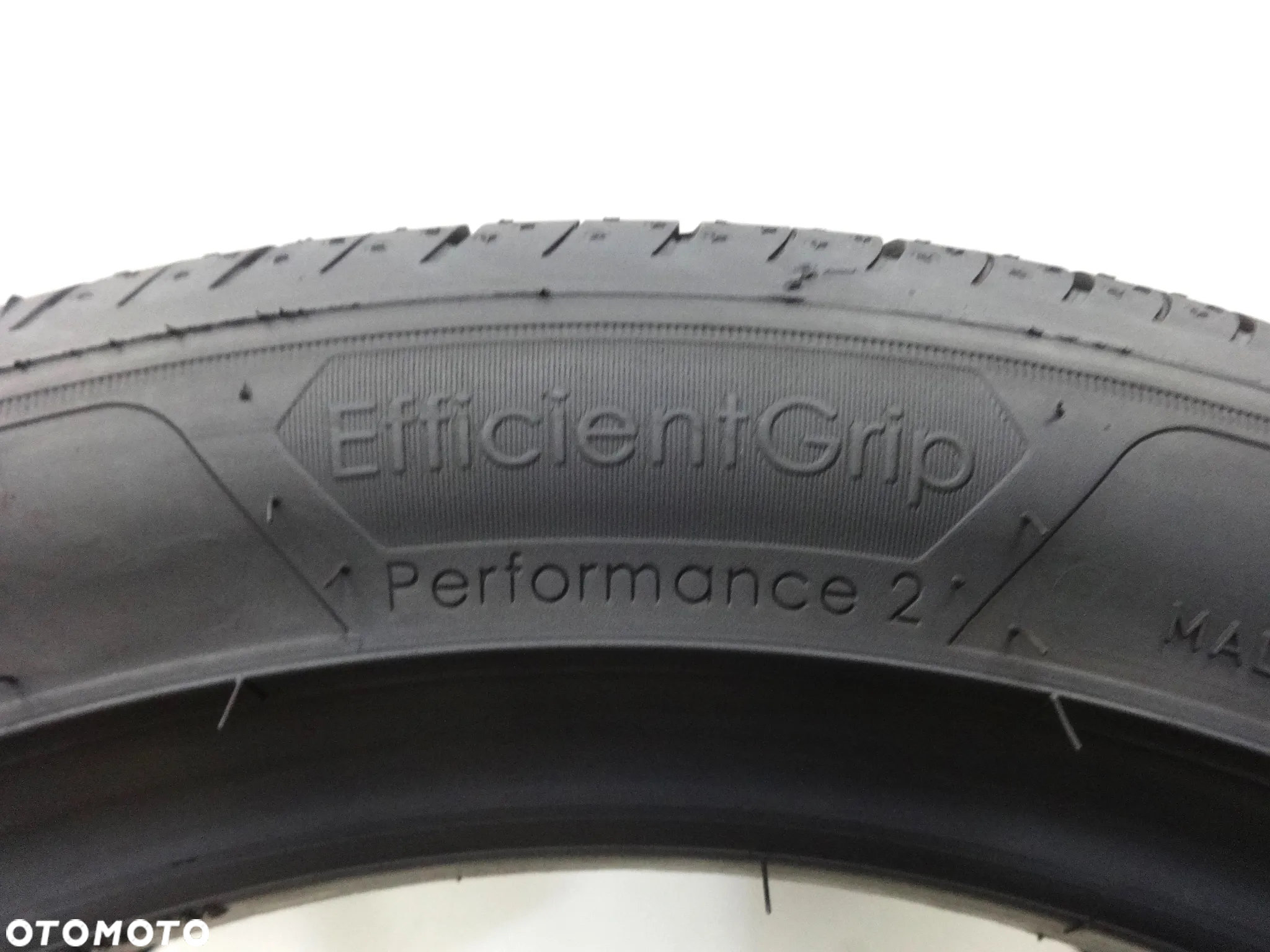 215/45/16 Goodyear EfficientGrip Performance 2 - 6