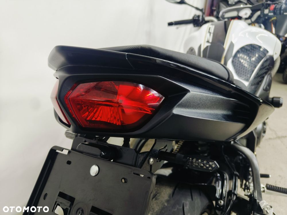 Yamaha FZ8 - 11