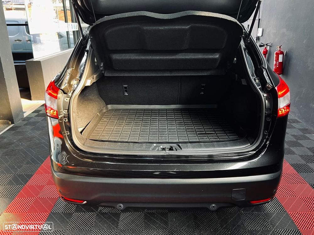Nissan Qashqai 1.5 dCi N-Connecta 18 - 40