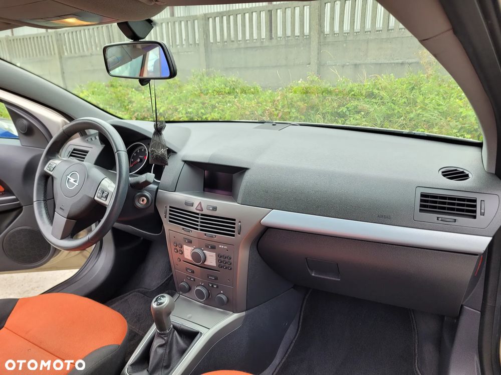Opel Astra GTC 1.6 Catch me - 12