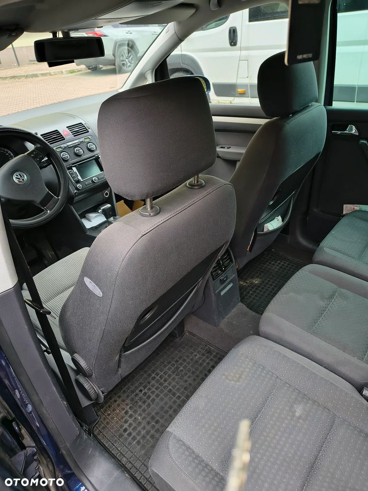 Volkswagen Touran - 4