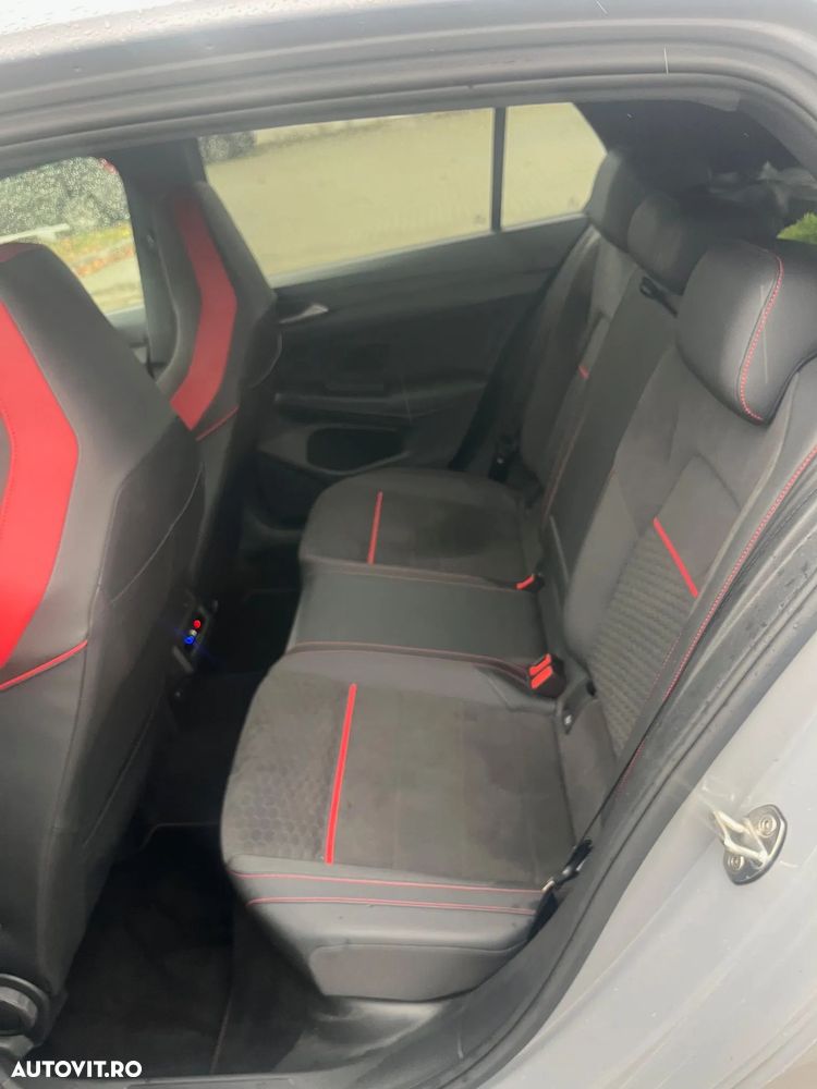 Volkswagen Golf - 8