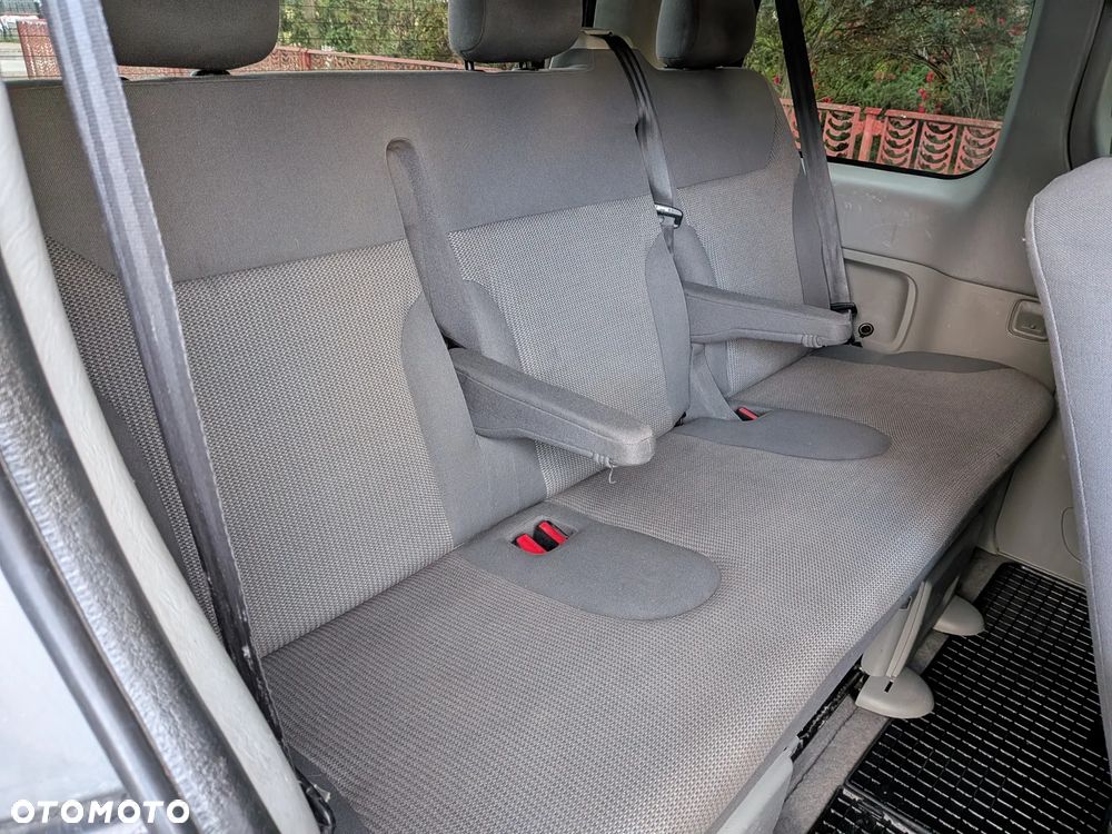 Opel Vivaro - 11