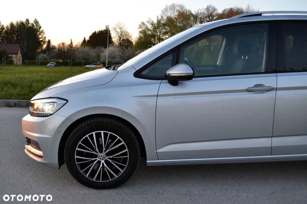 Volkswagen Touran - 10