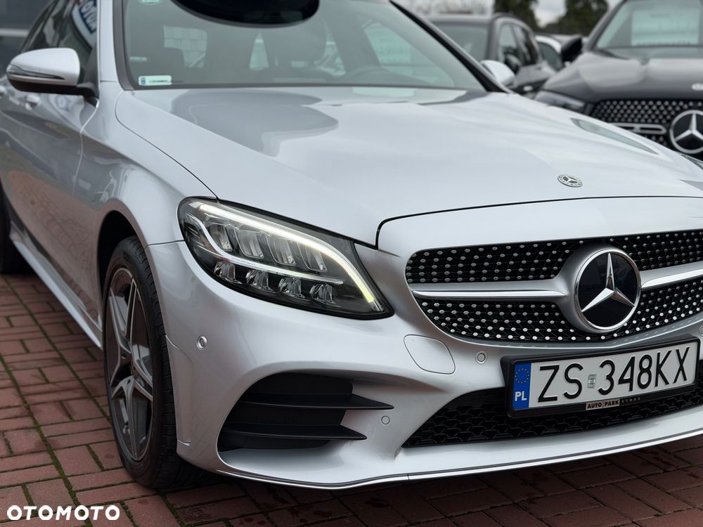 Mercedes-Benz Klasa C 400 4Matic 9G-TRONIC - 29
