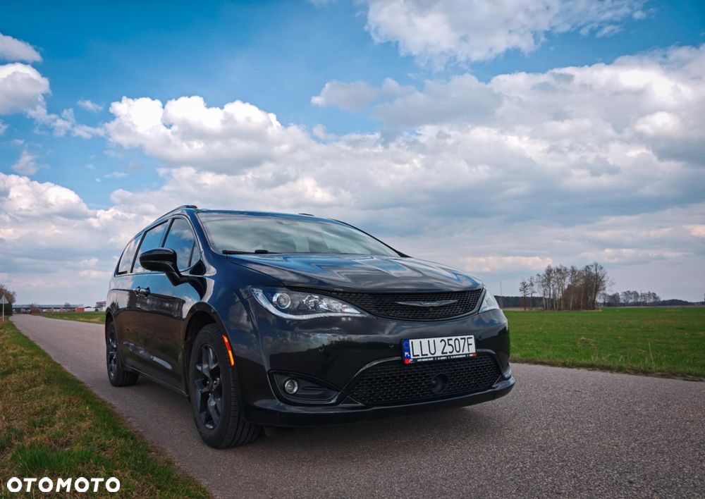 Chrysler Pacifica - 2