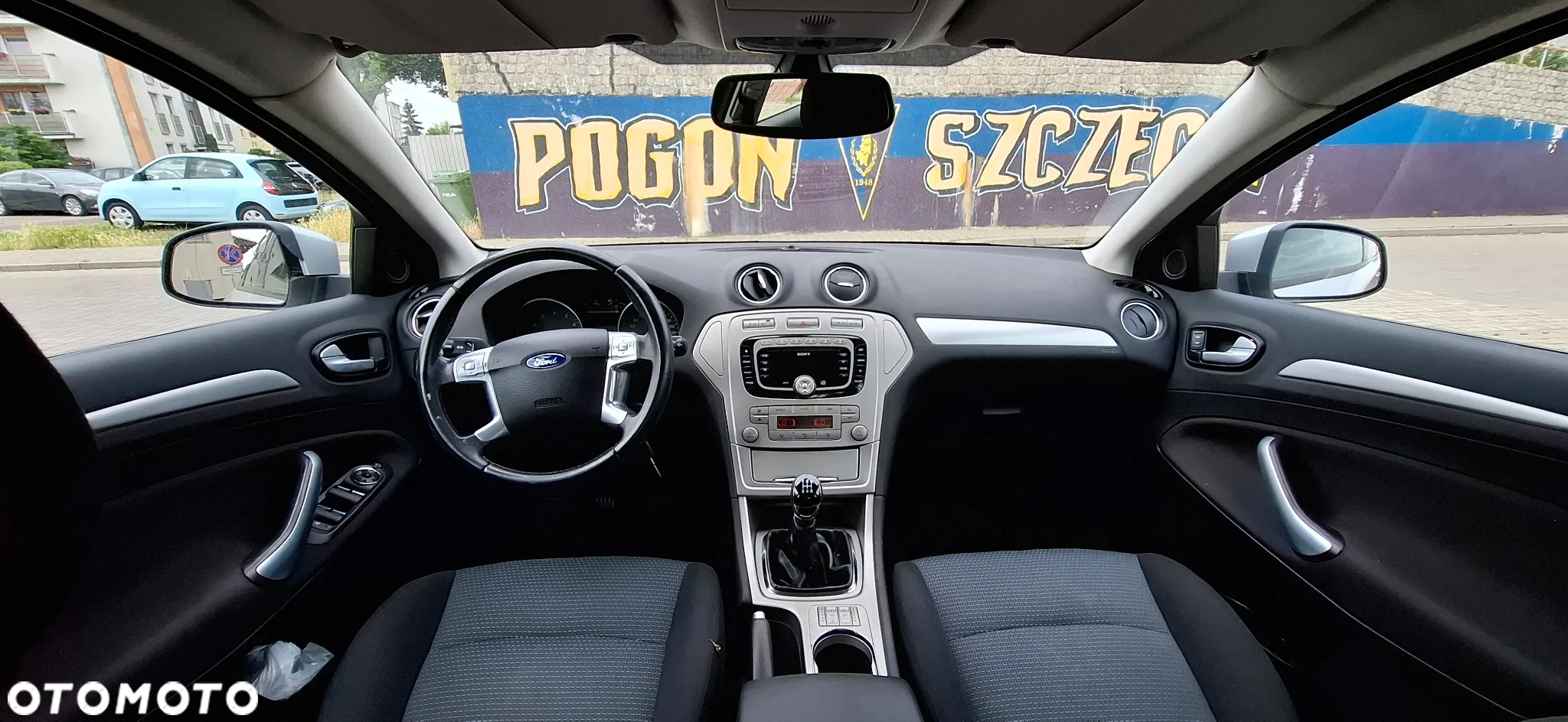 Ford Mondeo 1.6 Ghia - 12