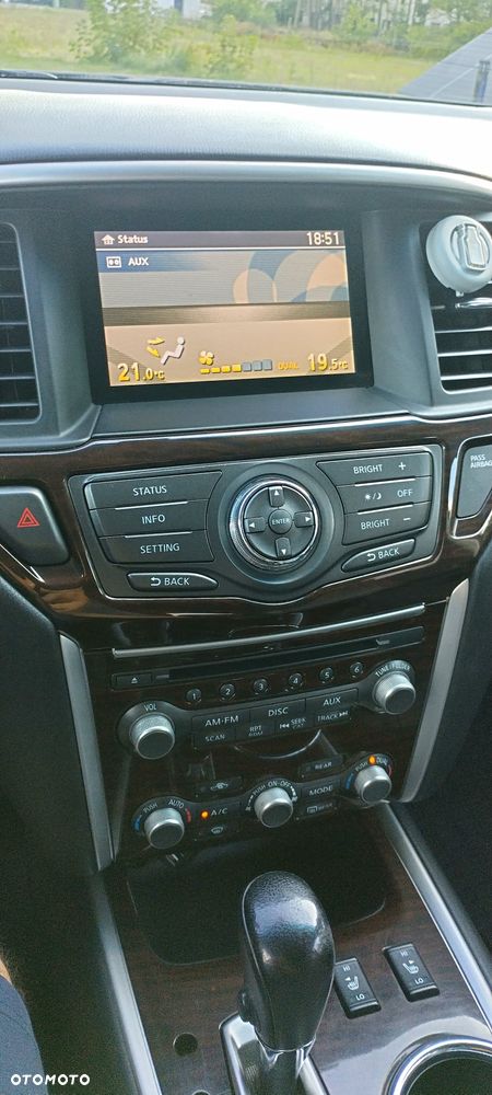 Nissan Pathfinder 3.0 D V6 LE EU5 - 10