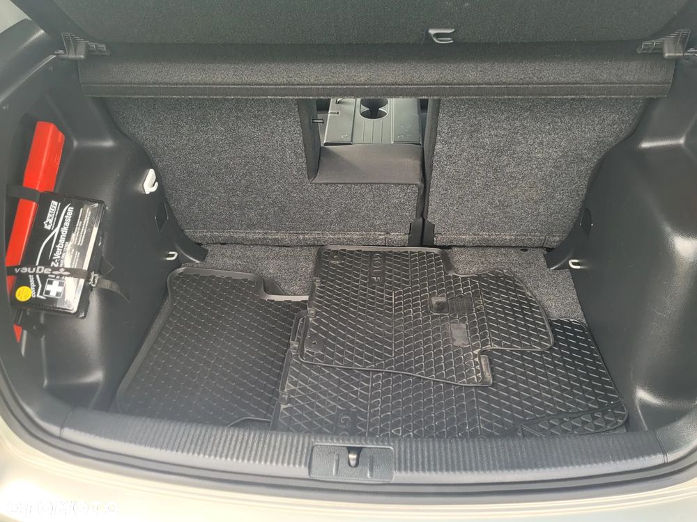 Volkswagen Golf Plus 1.6 TDI DPF Style - 24