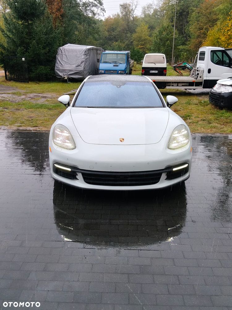 Porsche Panamera - 1