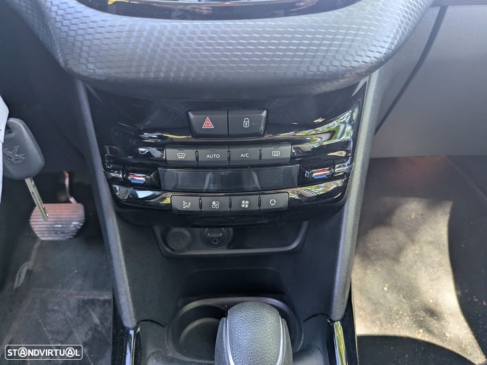Peugeot 2008 1.2 PureTech Allure EAT6 - 16