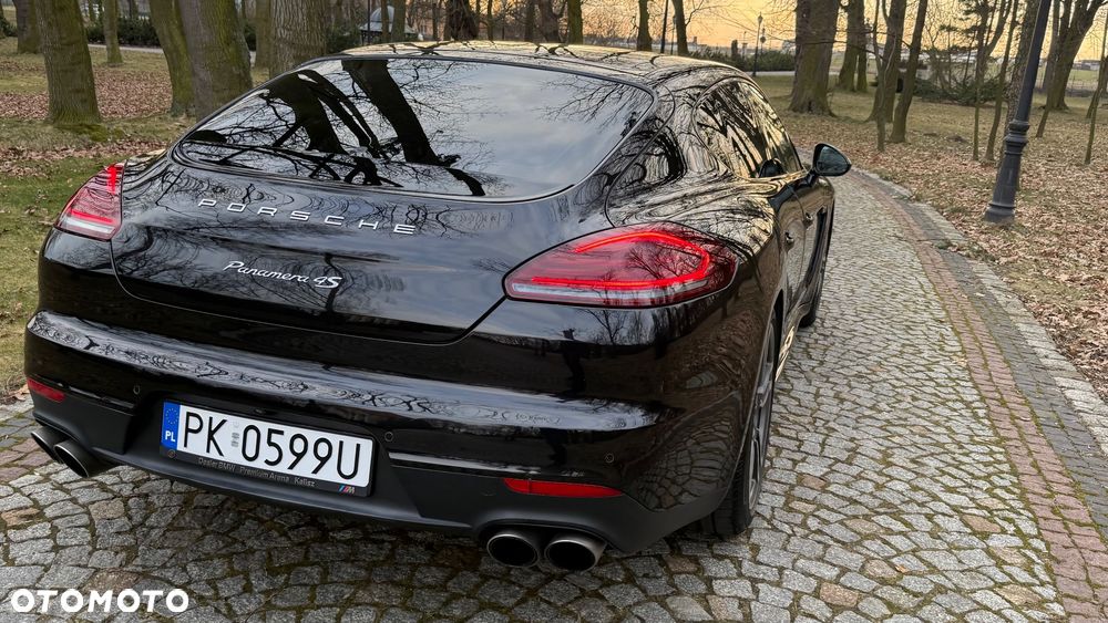 Porsche Panamera 4S - 25