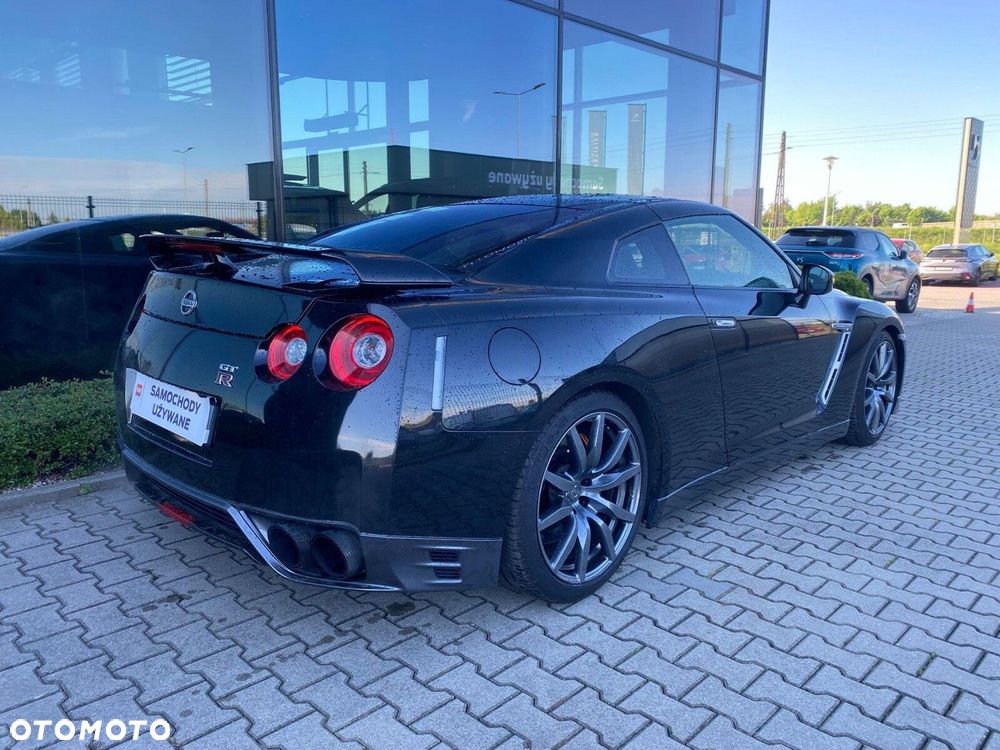 Nissan GT-R - 7