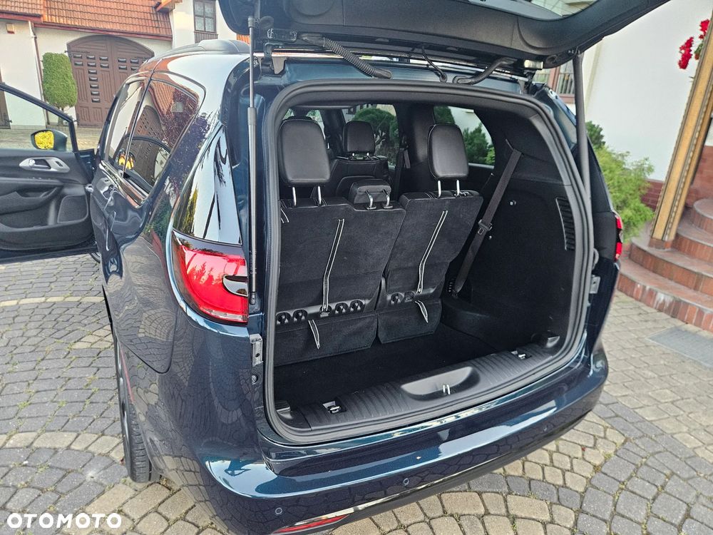 Chrysler Pacifica - 21
