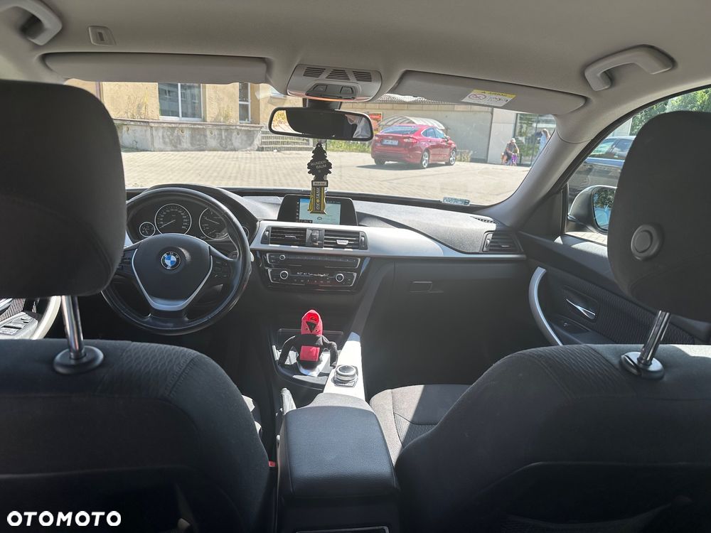 BMW Seria 3 320d xDrive - 10