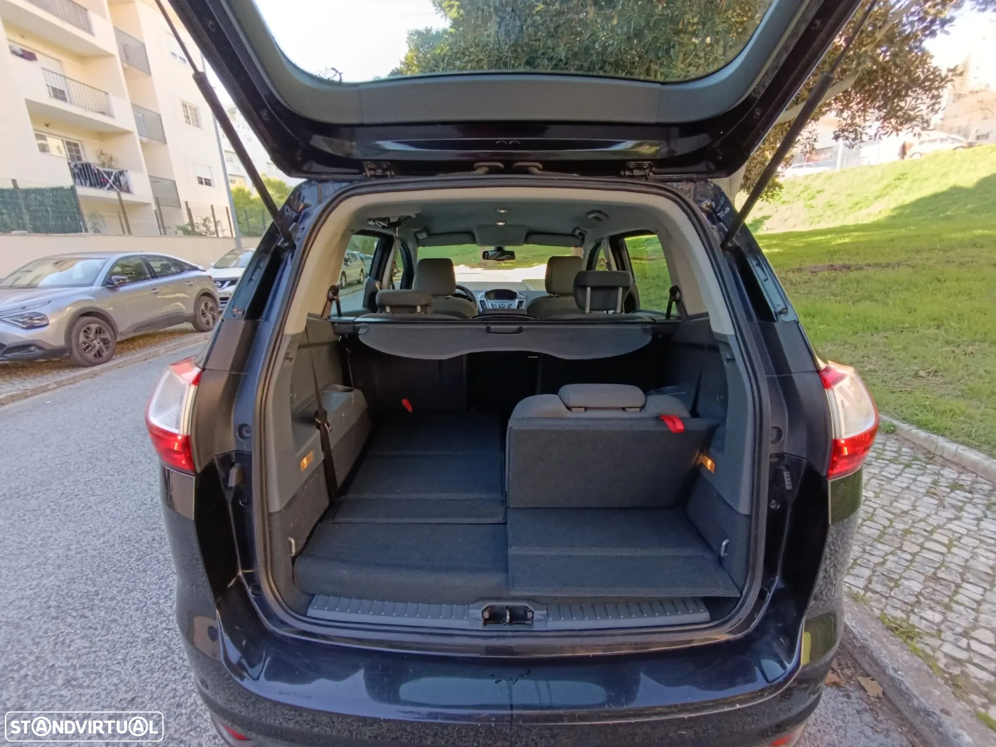 Ford Grand C-Max 1.6 TDCi Titanium - 25