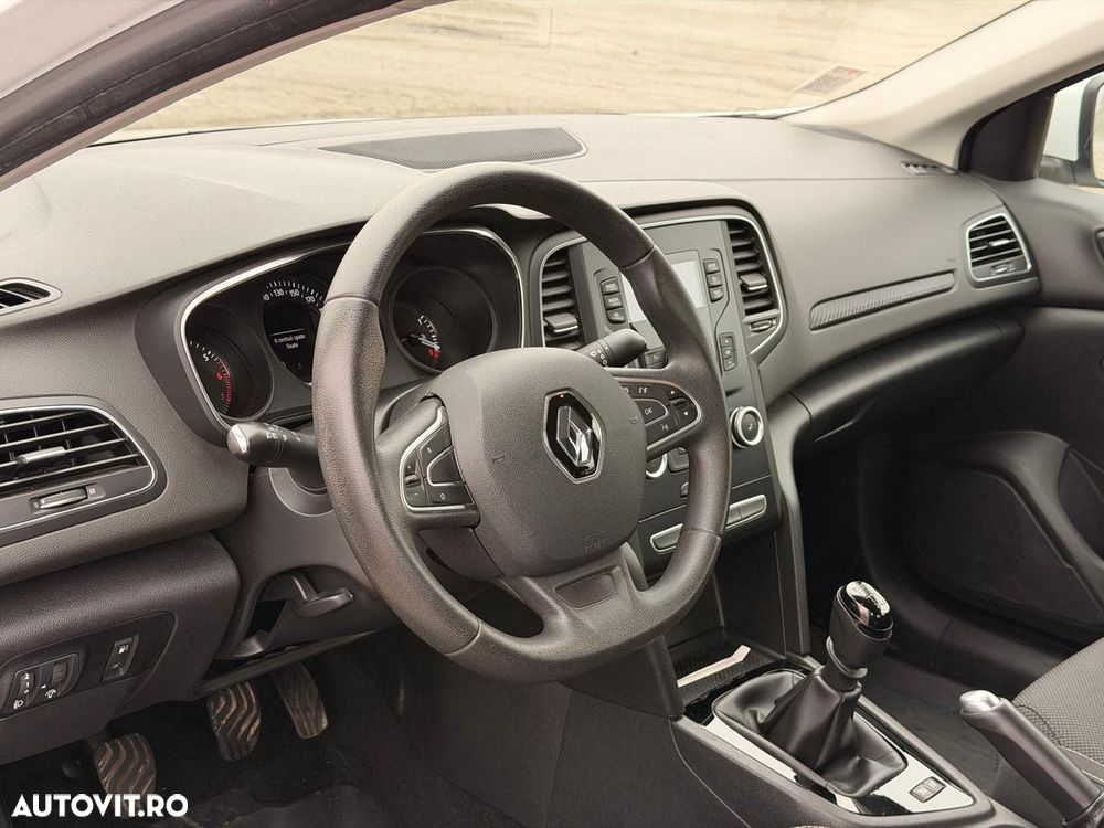 Renault Megane TCe Business - 18