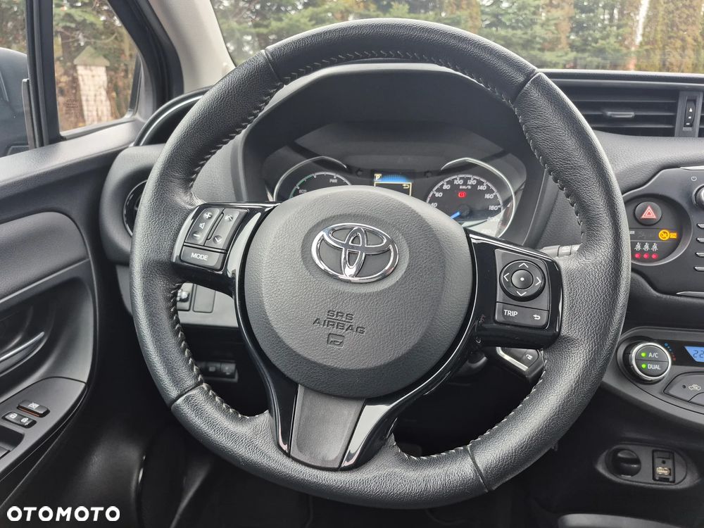 Toyota Yaris Hybrid 100 Premium - 8