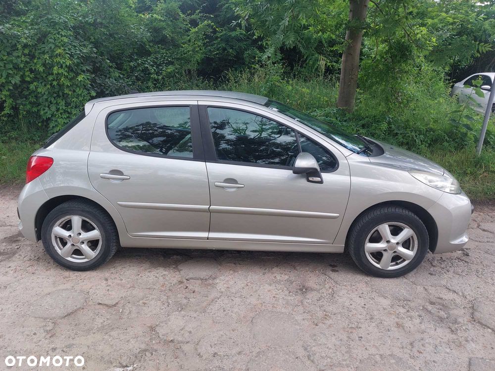 Peugeot 207 2009 photo 3