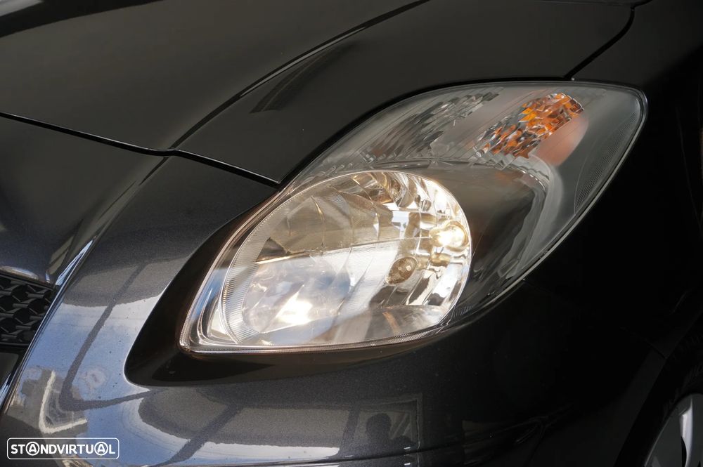 Toyota Yaris 1.0 VVT-i Comfort+AC - 25