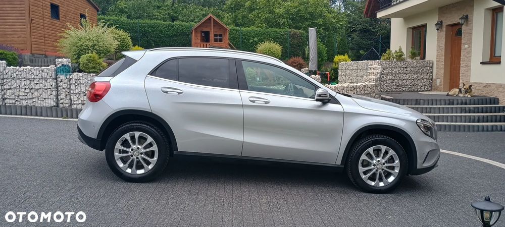 Mercedes-Benz GLA 250 4Matic 7G-DCT - 5
