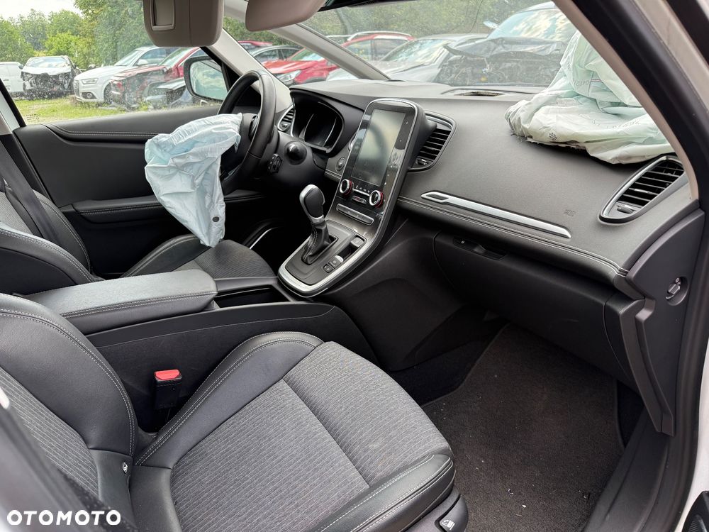 Renault Grand Scenic - 11