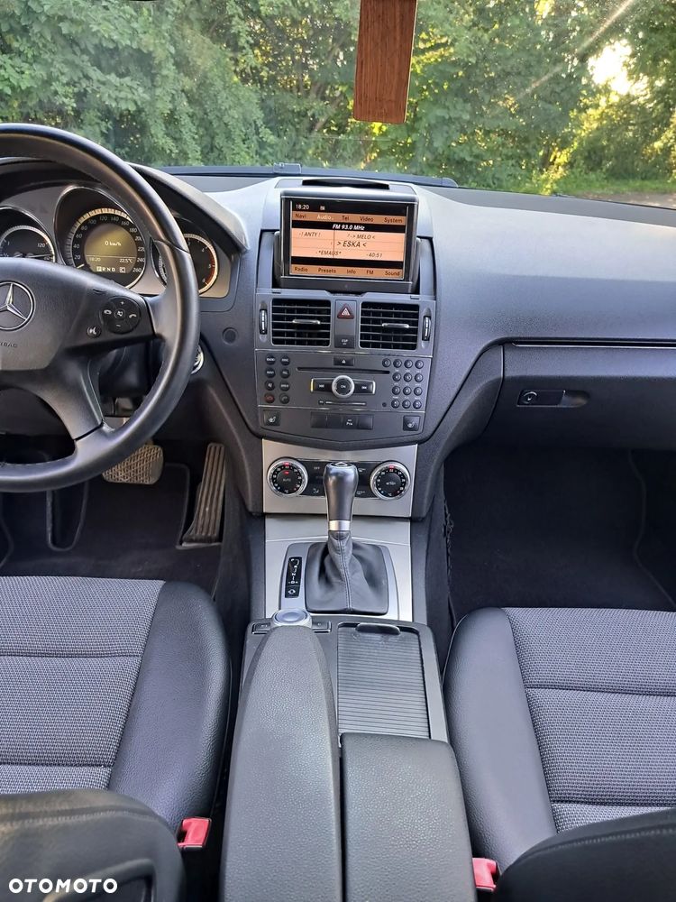 Mercedes-Benz Klasa C 220 CDI DPF Automatik BlueEFFICIENCY Avantgarde - 21