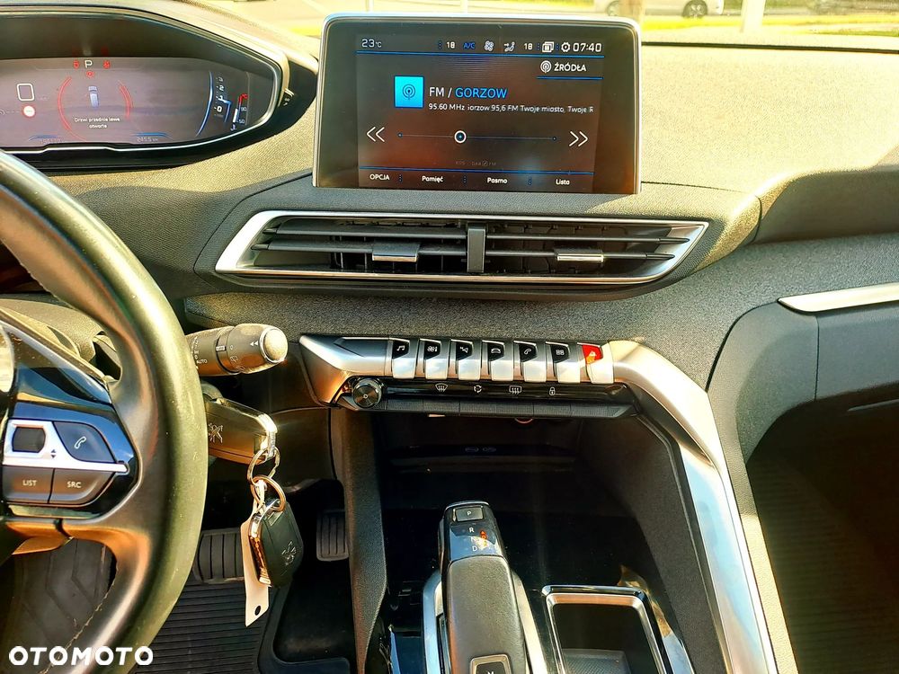 Peugeot 3008 1.2 PureTech Active S&S EAT6 - 19