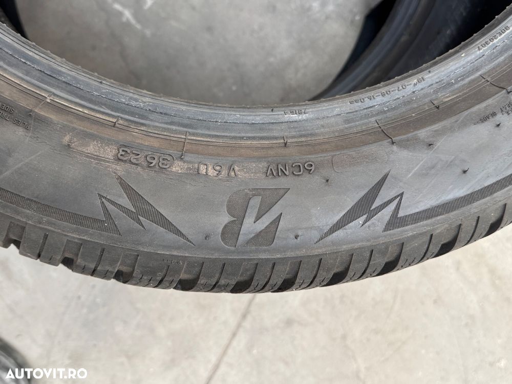 Vând 4 anvelope 235/50/19 bridgestone de iarnă ca noi - 8