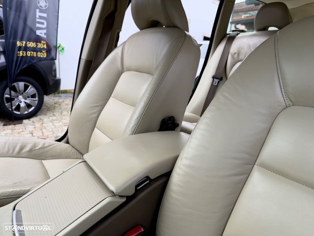 Volvo V70 2.4 D5 Momentum - 41