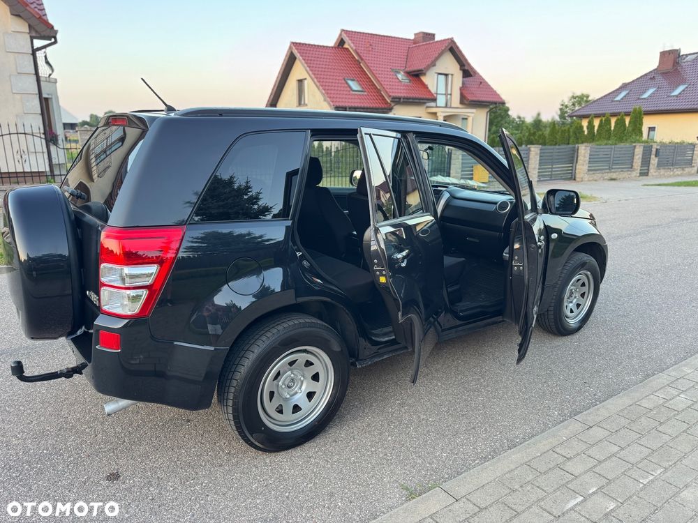 Suzuki Grand Vitara 2.0 Comfort Family - 37