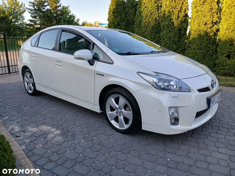 Toyota Prius (Hybrid) Executive - 7