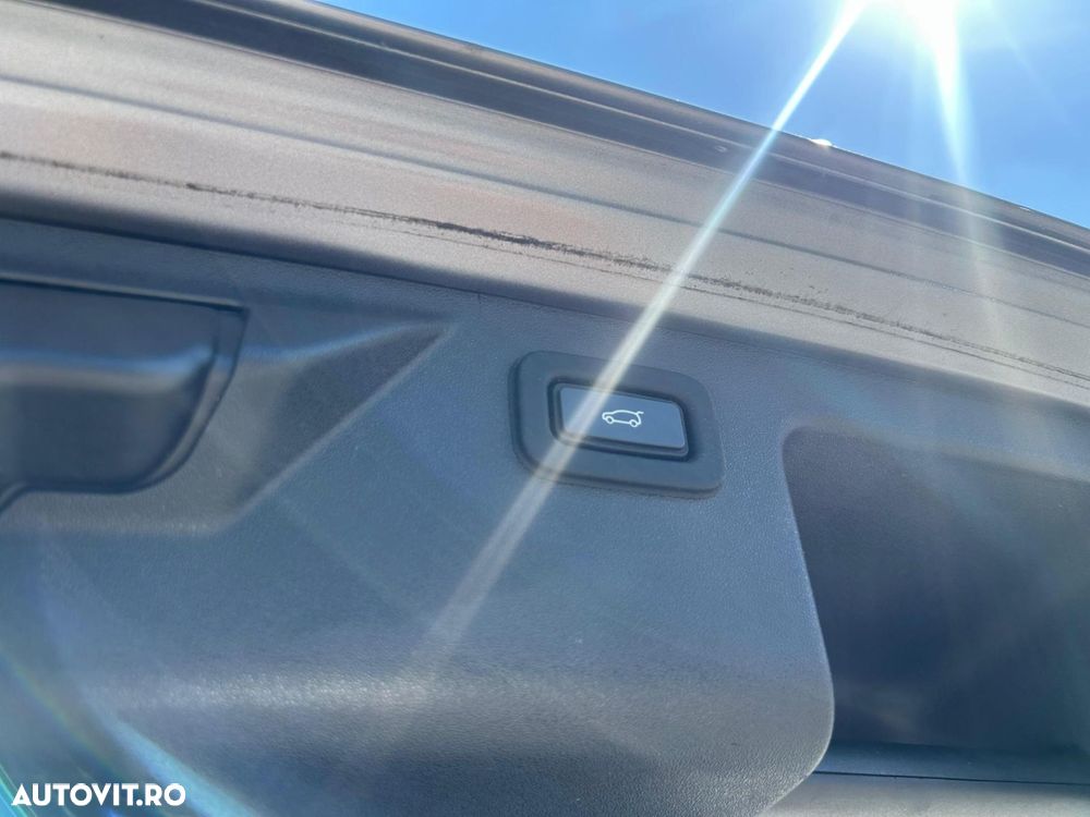 Land Rover Discovery Sport 2.0 D165 MHEV - 31