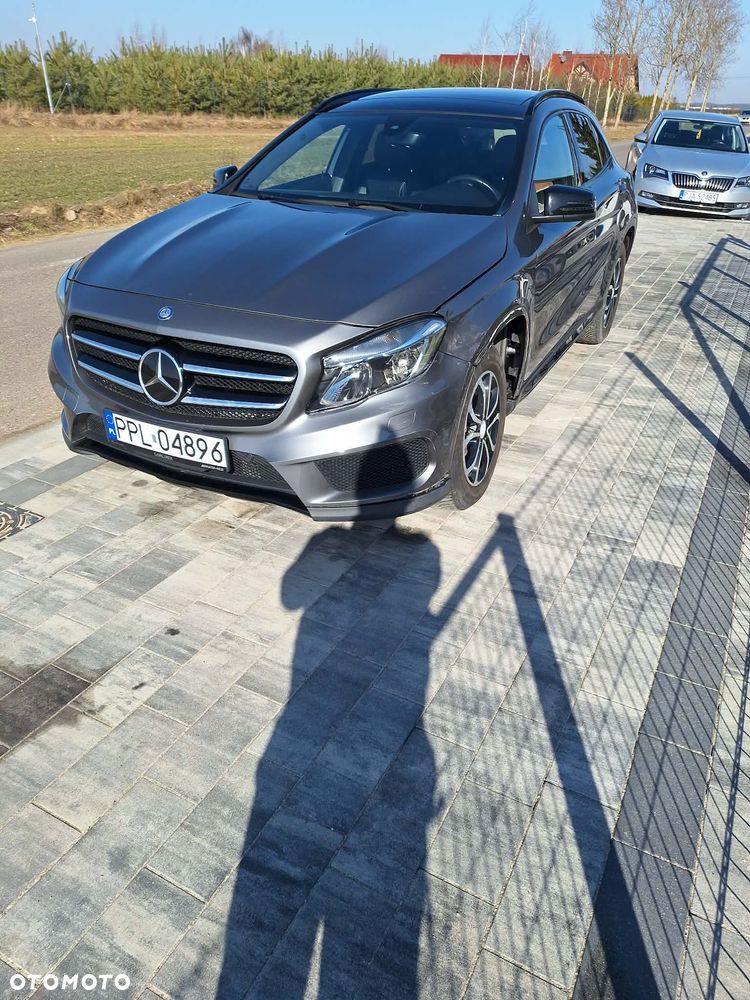 Mercedes-Benz GLA 250 7G-DCT AMG Line - 3