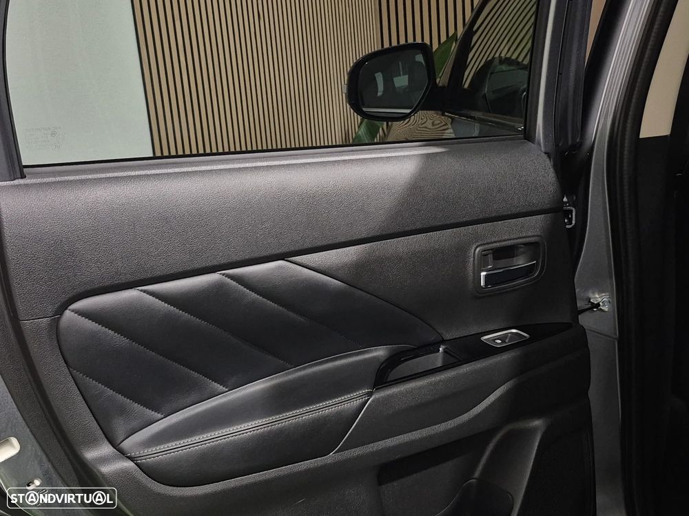 Mitsubishi Outlander 2.0 Intense Navi - 39