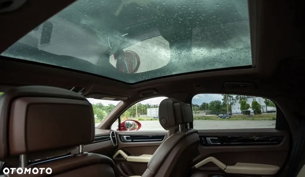 Porsche Cayenne - 25