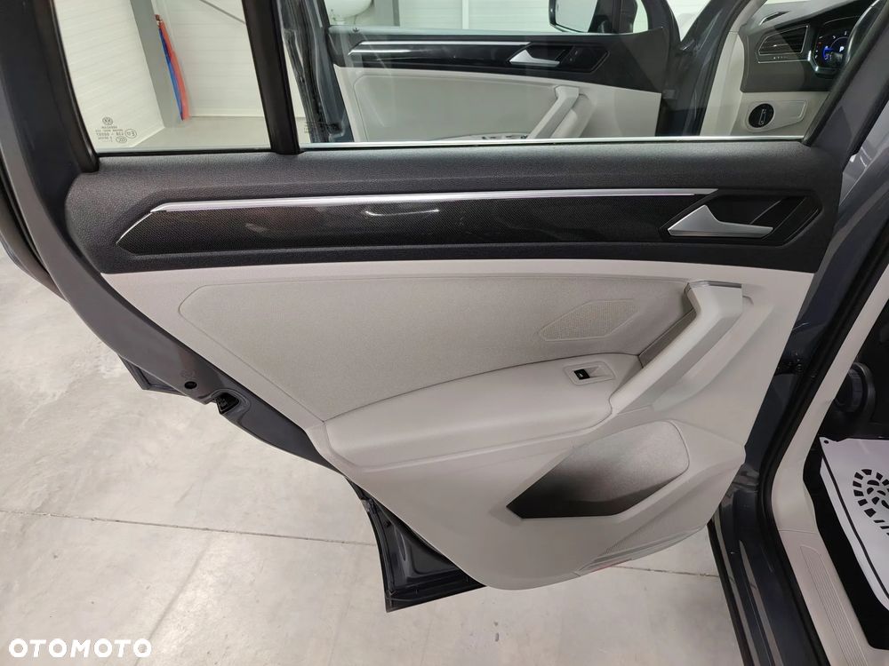 Volkswagen Tiguan 2.0 TDI SCR 4MotION DSG Elegance - 22