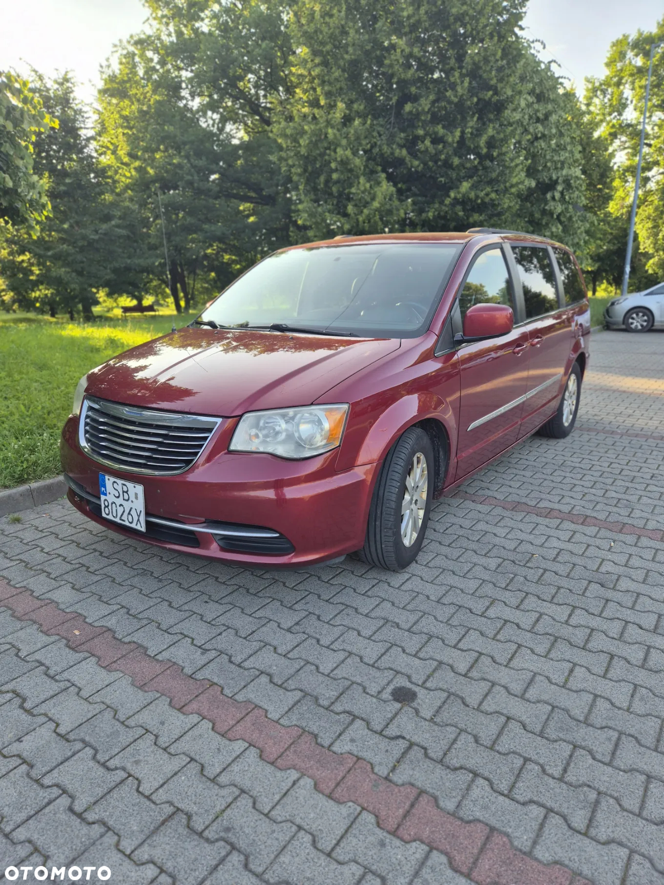 Chrysler Town & Country - 7
