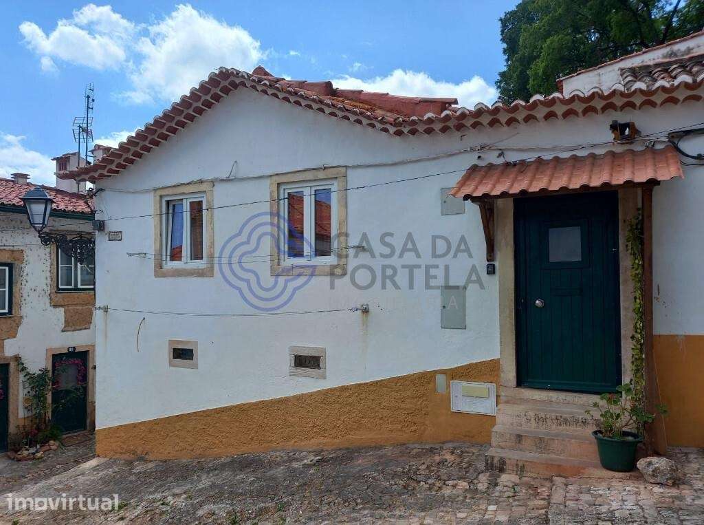 Prédio com alojamento local totalmente mobilado na zona histórica da C - Grande imagem: 2/36