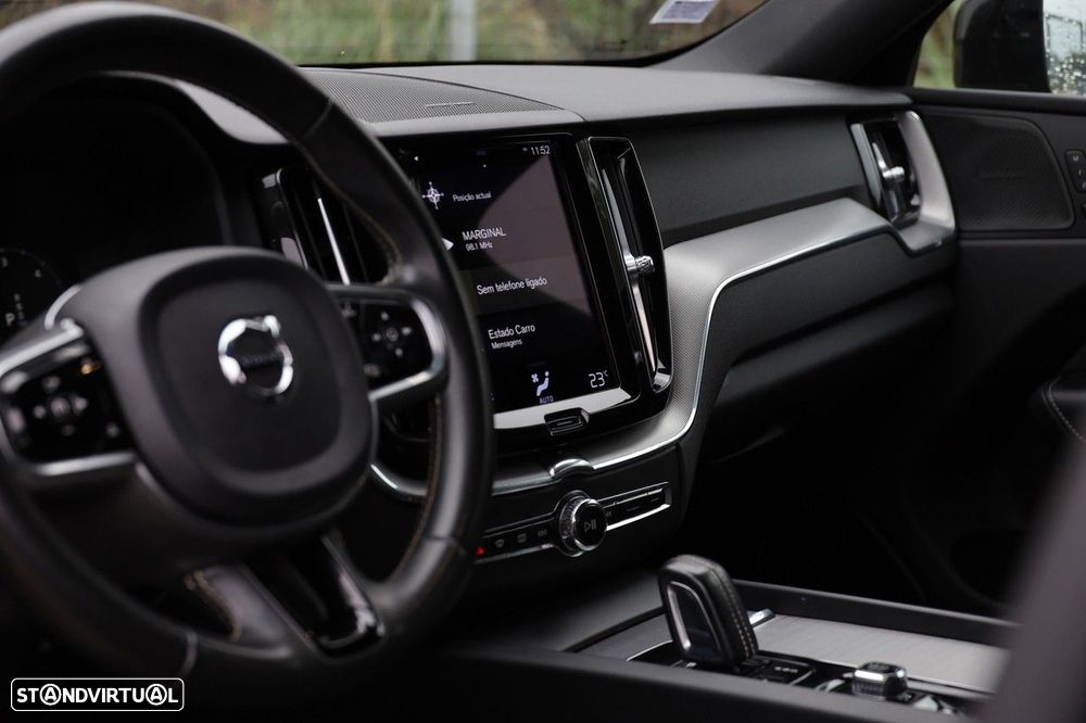 Volvo XC 60 2.0 B4 Plus Dark - 22