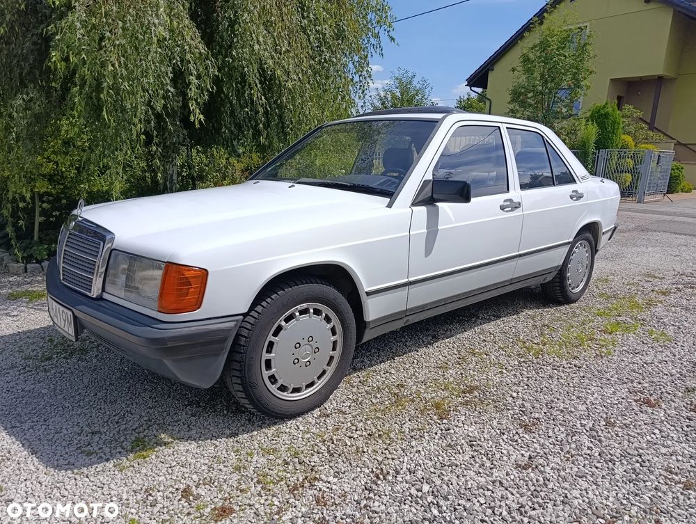 Mercedes-Benz W201 (190) - 1
