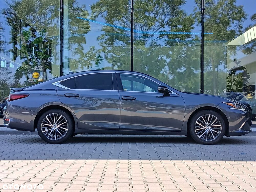 Lexus ES 300h Business Edition - 4